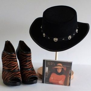 *Reba leather/cow hair fur booties 8.5 M